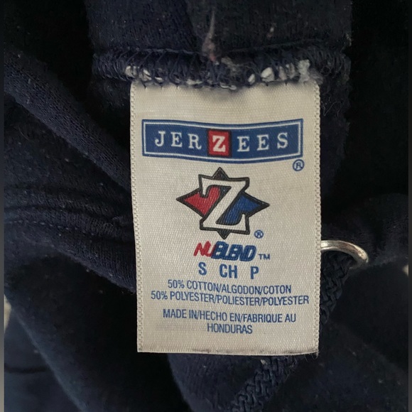 2/$75💥- SWEATER | Women’s University of Manitoba sweater size small - Picture 3 of 3